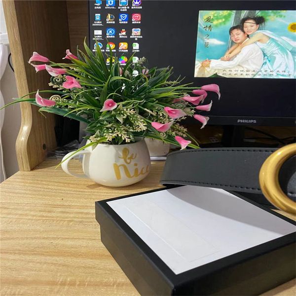 2020 designer belts 20 style lady fashion belt women 7.0cm big buckle leather belt gold buckle fashion designer genuine belts no box, Black;brown
2020 designer belts 20 style lady fashion belt women 7.0cm big buckle leather belt gold buckle fashion designer genuine belts no box, Black;brown