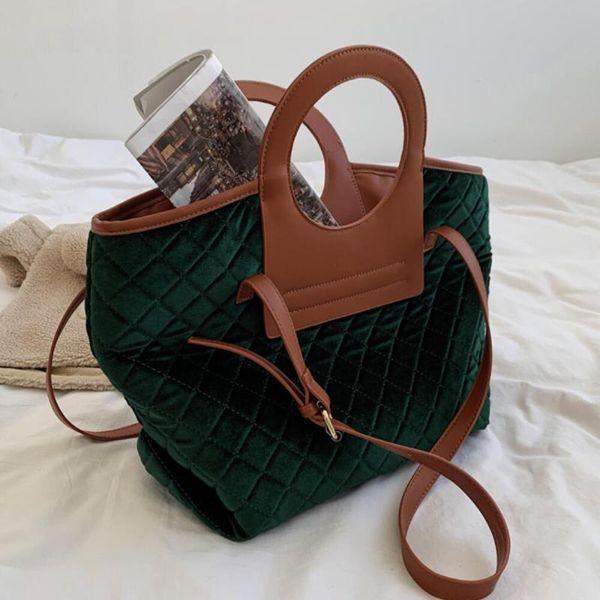 cross body lattice large tote bag 2021 winter quality corduroy women's designer handbag high capacity shoulder armpit travel
cross body lattice large tote bag 2021 winter quality corduroy women's designer handbag high capacity shoulder armpit travel