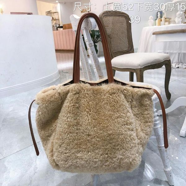 feminine bolsa luxury double sided faux fur bags women winter handbag large capacity shoulder bag females tote handle bag
feminine bolsa luxury double sided faux fur bags women winter handbag large capacity shoulder bag females tote handle bag