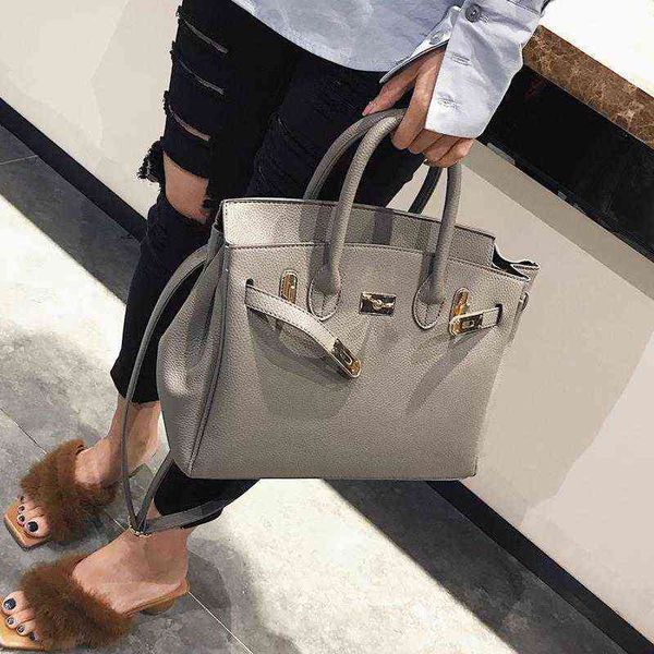 platinum bag, european and american fashion red wedding one shoulder women's handbag, cross menger, litchi pattern
platinum bag, european and american fashion red wedding one shoulder women's handbag, cross menger, litchi pattern