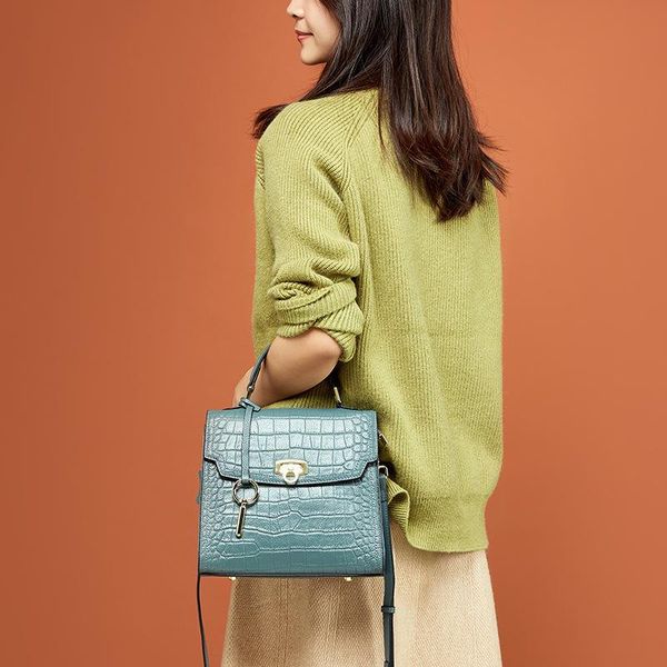 new winter leather cross body bag fashion bag for lady 
new winter leather cross body bag fashion bag for lady