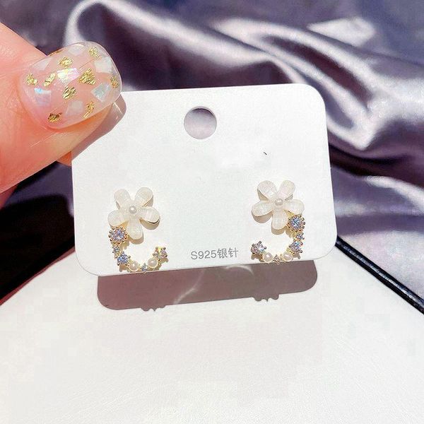 stud migga beautiful flower earrings gold color imitation pearl cubic zircon women gift jewelry, Golden;silver
stud migga beautiful flower earrings gold color imitation pearl cubic zircon women gift jewelry, Golden;silver