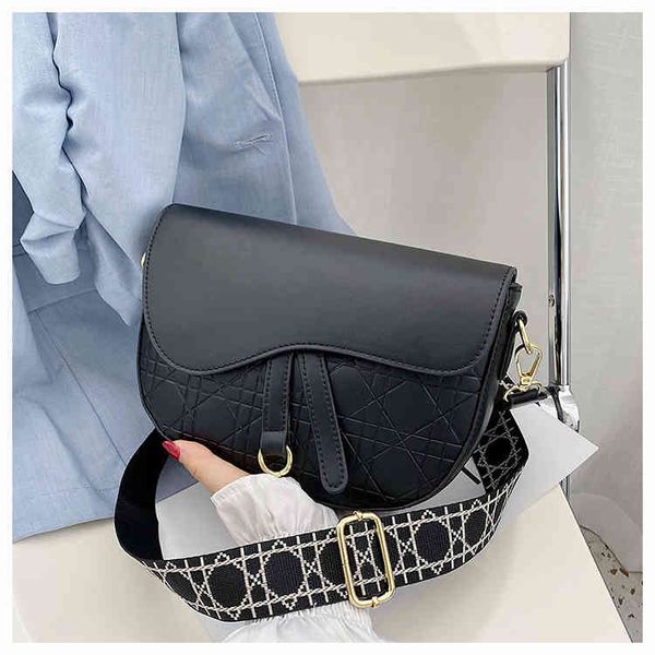2022 factory wholesale new xiaoxiang female versatile messenger underarm korean fashionable embroidered thread saddle bag
2022 factory wholesale new xiaoxiang female versatile messenger underarm korean fashionable embroidered thread saddle bag