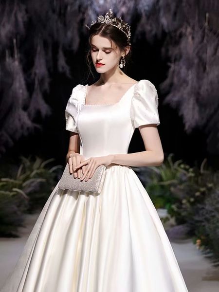 2021 new selling satin plain gowns short wedding dress dleeves quarter collar to be robe aisk, Blue;red
2021 new selling satin plain gowns short wedding dress dleeves quarter collar to be robe aisk, Blue;red
