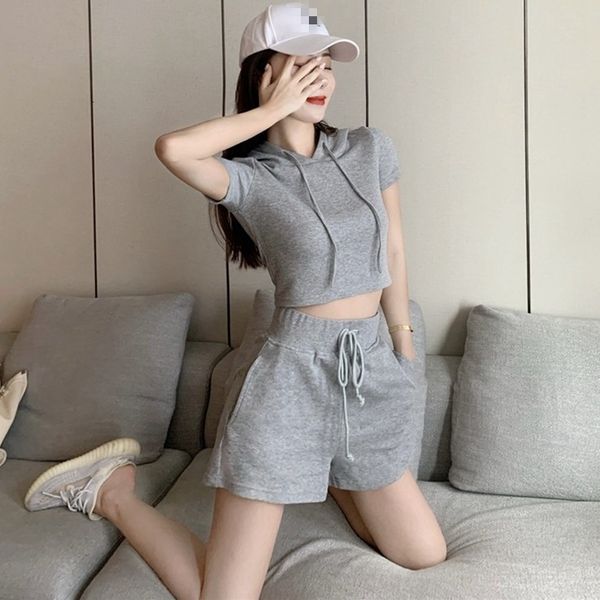 2020 summer new short sleeve sweater hoodie + slim sports shorts 2-piece fashion suit for women
2020 summer new short sleeve sweater hoodie + slim sports shorts 2-piece fashion suit for women