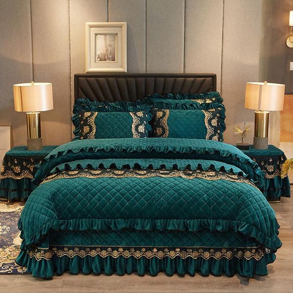europe lace crystal velvet 4pcs bedding set duvet cover bedspread thick soft qulited cotton luxury double with pillowcases
europe lace crystal velvet 4pcs bedding set duvet cover bedspread thick soft qulited cotton luxury double with pillowcases