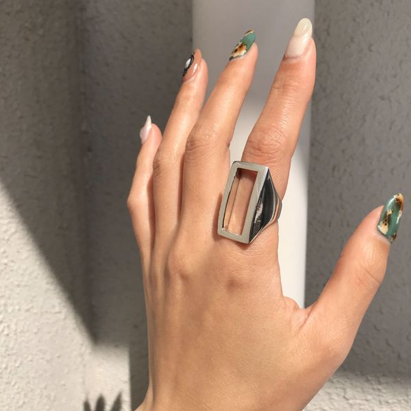 korean 925 sterling silver rectangular hollow rectangular smooth ring minimal female design ins red ring party elegant luxury 201112, Slivery;golden
korean 925 sterling silver rectangular hollow rectangular smooth ring minimal female design ins red ring party elegant luxury 201112, Slivery;golden