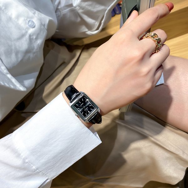 french minority black temperament thin belt small and exquisite fashion simple quartz women's watch
french minority black temperament thin belt small and exquisite fashion simple quartz women's watch