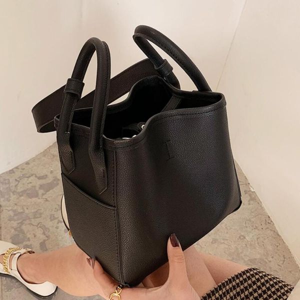cross body elegant female tote bucket bag 2021 fashion high-quality pu leather women's designer handbag vintage shoulder messenger
cross body elegant female tote bucket bag 2021 fashion high-quality pu leather women's designer handbag vintage shoulder messenger