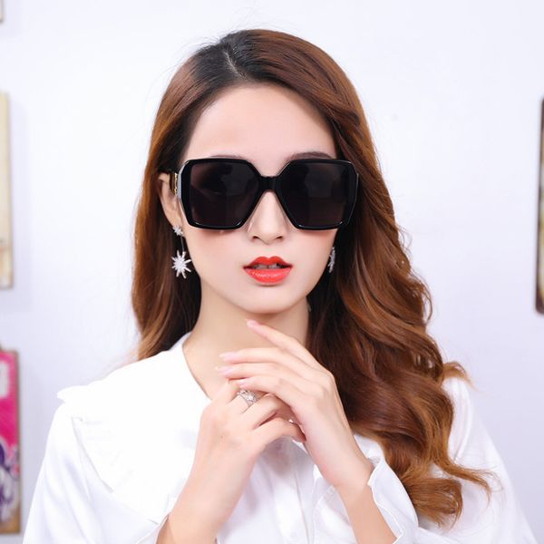 m66 sunglasses for women fashion popular full frame uv400 lens summer style big square frame come with case, White;black
m66 sunglasses for women fashion popular full frame uv400 lens summer style big square frame come with case, White;black