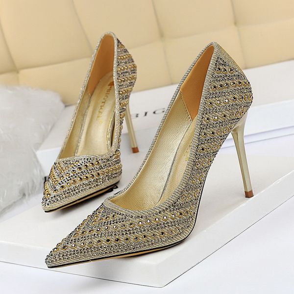 2021 new european and american-style fashion high-heeled stilettos pointed to metal riveite strass club was thin heels 3qpw, Black
2021 new european and american-style fashion high-heeled stilettos pointed to metal riveite strass club was thin heels 3qpw, Black