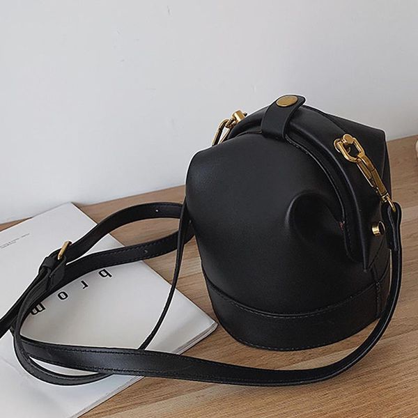 cross body simple bucket bags for women retro shoulder bag pu leather female handbag designer ladies messenger soild color purses
cross body simple bucket bags for women retro shoulder bag pu leather female handbag designer ladies messenger soild color purses