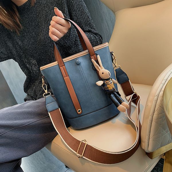 vintage bucket women shoulder bags designer handbags luxury wide strap patent leather crossbody bag female large capacity purses c1016
vintage bucket women shoulder bags designer handbags luxury wide strap patent leather crossbody bag female large capacity purses c1016