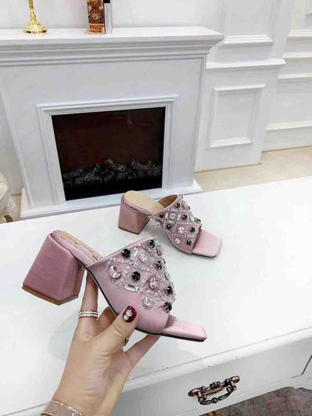 two miu luxury designer chaussures tory slippers sandals flat women beach flops nonslip shoes damen hausschuhe bag france, Black;grey
two miu luxury designer chaussures tory slippers sandals flat women beach flops nonslip shoes damen hausschuhe bag france, Black;grey