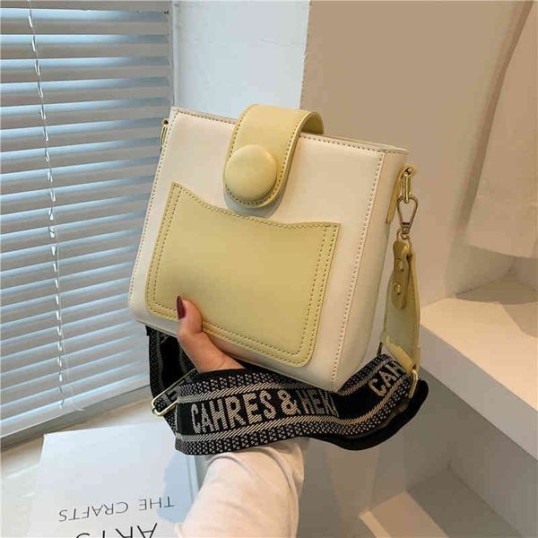2022 factory wholesale messenger bag female summer new fashion wide strap bucket korean casual color contrast single shoulder bag
2022 factory wholesale messenger bag female summer new fashion wide strap bucket korean casual color contrast single shoulder bag