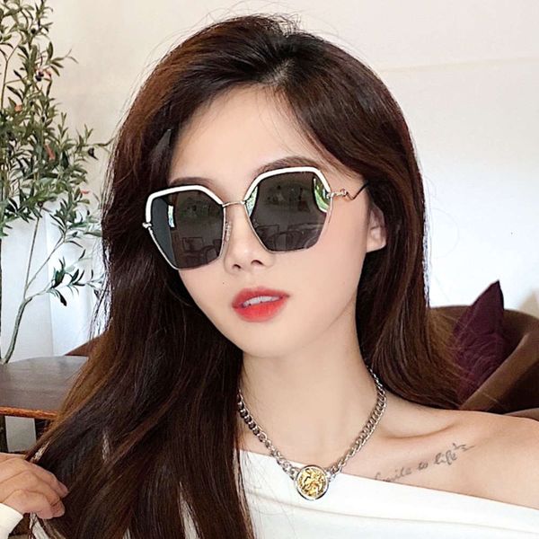 anti new women's polarized korean sunglasses anti ultraviolet sunglasses, White;black
anti new women's polarized korean sunglasses anti ultraviolet sunglasses, White;black