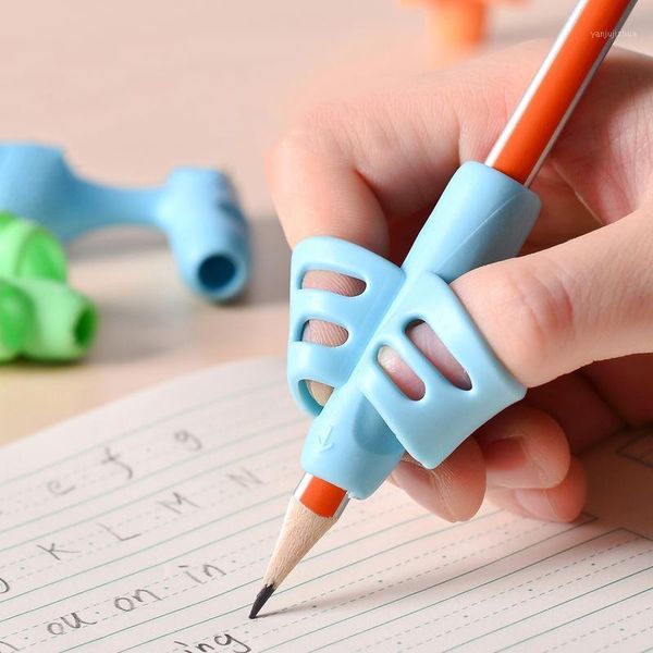 1pcs 5pcs children writing pencil holder kids learning practise pen aid grip posture correction device child writing tools1, Black;red
1pcs 5pcs children writing pencil holder kids learning practise pen aid grip posture correction device child writing tools1, Black;red