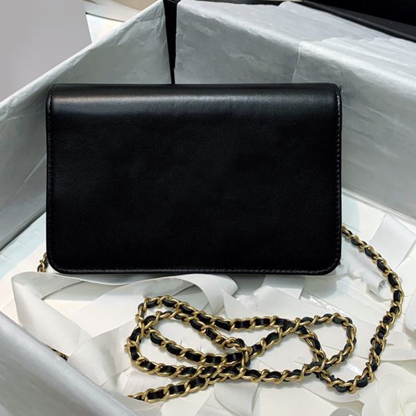 new style women bags delicate ornaments it exudes a simple and chic charm delicacy and elegance are everywhere full of light fashion bag
new style women bags delicate ornaments it exudes a simple and chic charm delicacy and elegance are everywhere full of light fashion bag