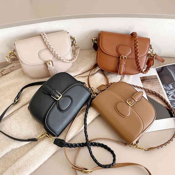 2022 factory wholesale new summer small women's fashion foreign style messenger net red one shoulder saddle bag
2022 factory wholesale new summer small women's fashion foreign style messenger net red one shoulder saddle bag