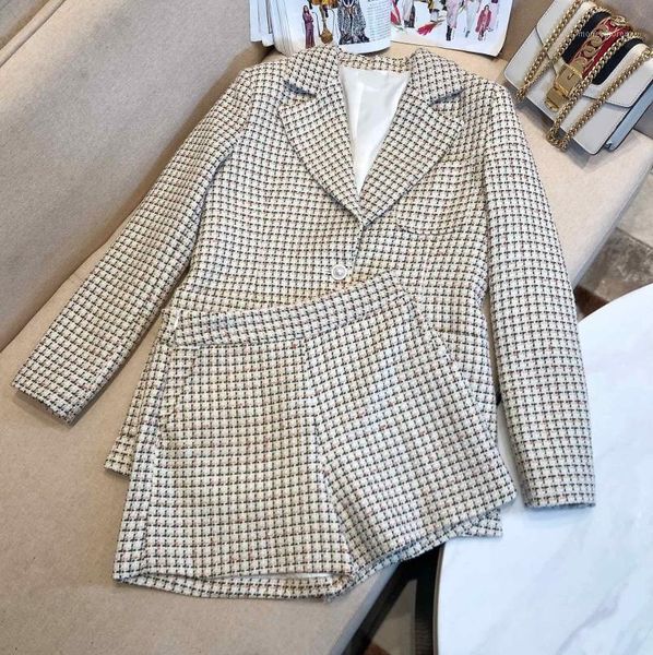 2020 new ladies fashion suit lapel tweed woven jacket + high waist shorts 2-piece set 11091, Gray
2020 new ladies fashion suit lapel tweed woven jacket + high waist shorts 2-piece set 11091, Gray
