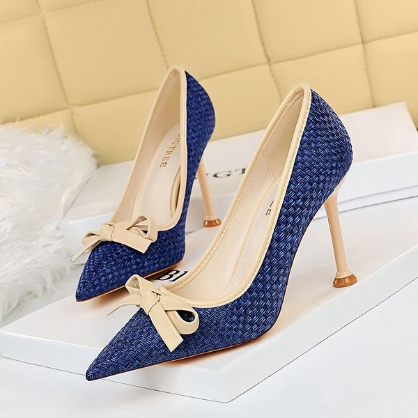 2020 stiletto high sweet heels with a shallow mouth to braided female matching color. single shoes. rjtv, Black
2020 stiletto high sweet heels with a shallow mouth to braided female matching color. single shoes. rjtv, Black
