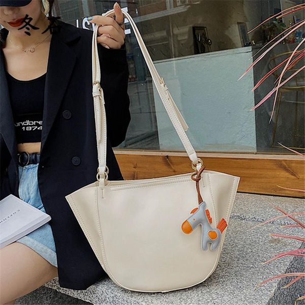 pu leather horse type pendant son and mother crossbody bags high capacity women's handbags ladies casual solid color shoulder ba
pu leather horse type pendant son and mother crossbody bags high capacity women's handbags ladies casual solid color shoulder ba