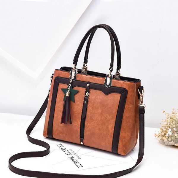 2020 new retro women's bag fashion single shoulder cylinder handbag tassel multicolor matte handbag casual fashion messenger bag
2020 new retro women's bag fashion single shoulder cylinder handbag tassel multicolor matte handbag casual fashion messenger bag