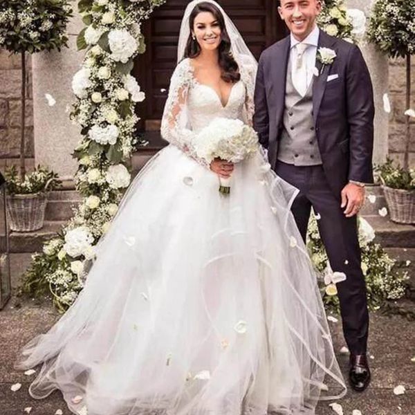 2021 lace princess ball gown wedding dresses v neck long sleeves tiers tulle skirt formal bridal gowns plus size white marriage dress
2021 lace princess ball gown wedding dresses v neck long sleeves tiers tulle skirt formal bridal gowns plus size white marriage dress