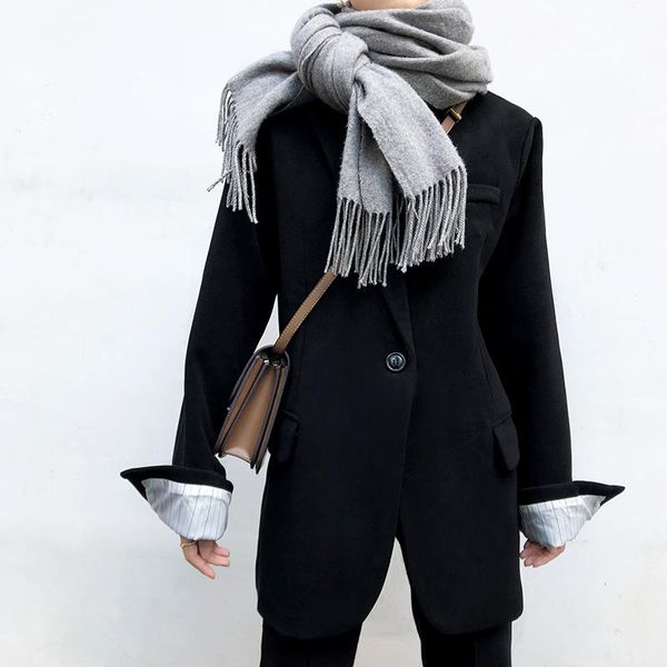 plus size 2xl2020 winter fashion black woolen blazer women loose one button warm suit jacket, White;black
plus size 2xl2020 winter fashion black woolen blazer women loose one button warm suit jacket, White;black