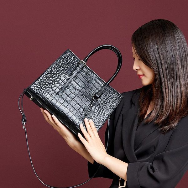 2020 solds womens bags designers fashion black handbags new trendy handbag purses bag women's one-shoulder large-capacity messenger pet
2020 solds womens bags designers fashion black handbags new trendy handbag purses bag women's one-shoulder large-capacity messenger pet
