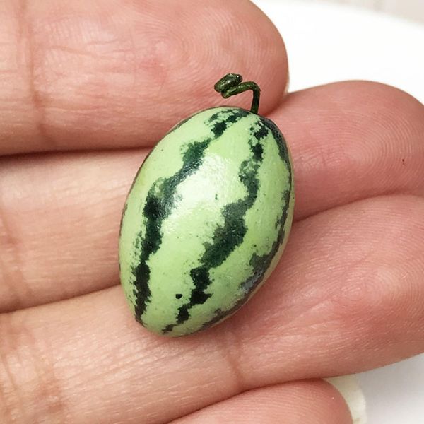 dollhouse mini miniature watermelon model kitchen 1:12 doll house accerrories dining room small decoration
dollhouse mini miniature watermelon model kitchen 1:12 doll house accerrories dining room small decoration