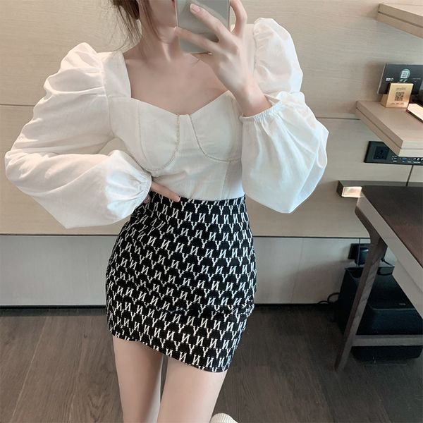 autumn 2020 new style square neck diamond jacket + letter printed skirt 2-piece fashion suit for women
autumn 2020 new style square neck diamond jacket + letter printed skirt 2-piece fashion suit for women