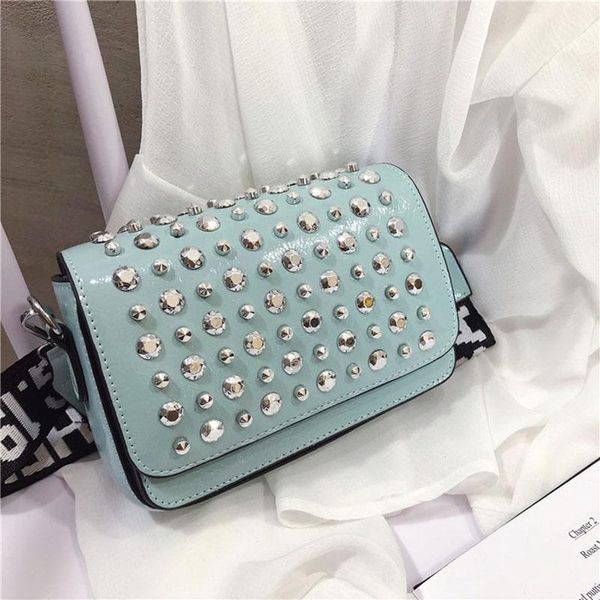 женский square bag 2020 конструктор нового качества кожа pu женские сумки rivet письмо широкий плечевой ремень плеча сумка
женский square bag 2020 конструктор нового качества кожа pu женские сумки rivet письмо широкий плечевой ремень плеча сумка