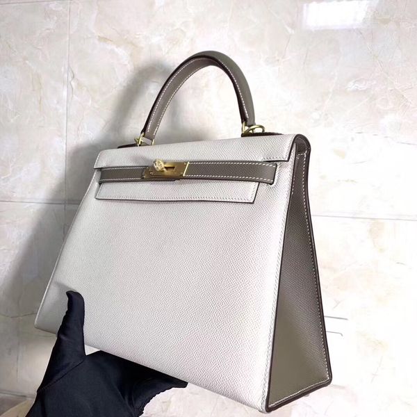 by order half handmade 2tones 25cm white+grey epsom design purse wax thread have both gold and silver hardware,message for detials
by order half handmade 2tones 25cm white+grey epsom design purse wax thread have both gold and silver hardware,message for detials