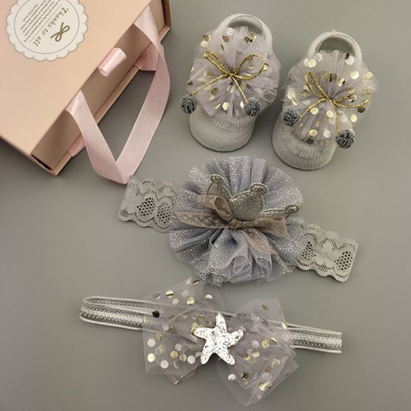 3шт / set новорожденный ребенок стяжкой + носки cute crown луки baby girl ободки младенческой девушки диапазона волос haarband детские аксес, Slivery;white
3шт / set новорожденный ребенок стяжкой + носки cute crown луки baby girl ободки младенческой девушки диапазона волос haarband детские аксес, Slivery;white