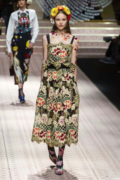 milan runway dress 2019 spring summer tulle embroidery condole belt skirt designer dress brand same style dress 010611, Black
milan runway dress 2019 spring summer tulle embroidery condole belt skirt designer dress brand same style dress 010611, Black