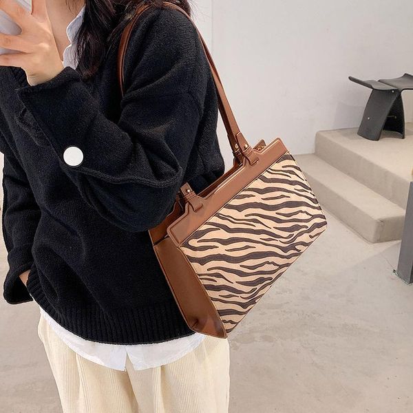 shoulder bags zebra pattern large capacity underarm bag 2021 trendy leather designer handbags luxury crossbody for women
shoulder bags zebra pattern large capacity underarm bag 2021 trendy leather designer handbags luxury crossbody for women