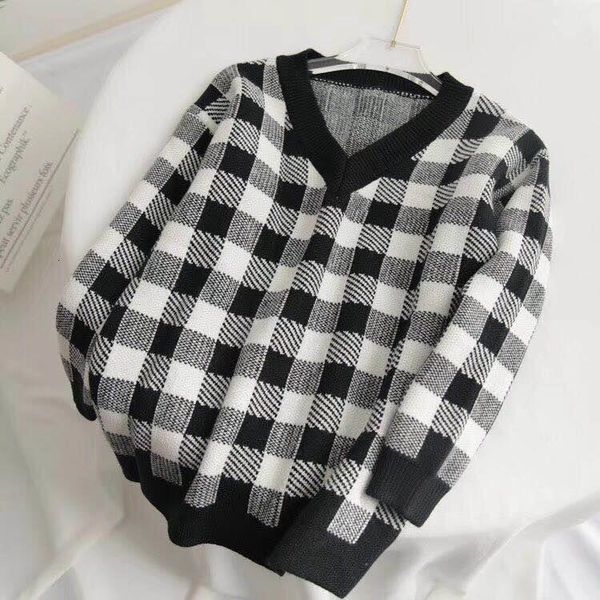 fashion week women sweater 2021 fall winter women v neck white black plaid pullover runway sweater knitted ladies jumper
fashion week women sweater 2021 fall winter women v neck white black plaid pullover runway sweater knitted ladies jumper