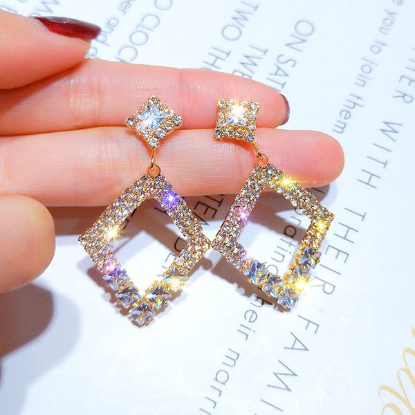 925 silver pin European and American simple geometric diamond earrings Korean temperament personality drop shape
925 silver pin European and American simple geometric diamond earrings Korean temperament personality drop shape