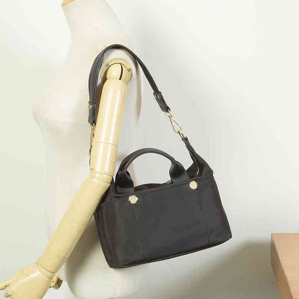 women's bag 21 new simple commuting messenger women's fashion longxiang leisure one shoulder portable dumpling tote bag
women's bag 21 new simple commuting messenger women's fashion longxiang leisure one shoulder portable dumpling tote bag