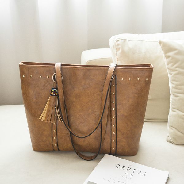 women handbag tassel women shoulder bag oil wax leather ladies tote bag large capacity ladies classic casual tote
women handbag tassel women shoulder bag oil wax leather ladies tote bag large capacity ladies classic casual tote