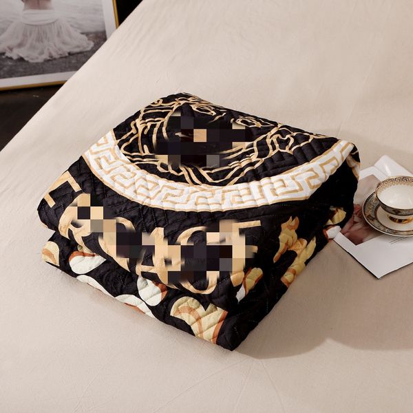 2021 fashion designer blankets velvet luxury blanket for car sofa bed warm thick throw blankets home decor sale
2021 fashion designer blankets velvet luxury blanket for car sofa bed warm thick throw blankets home decor sale
