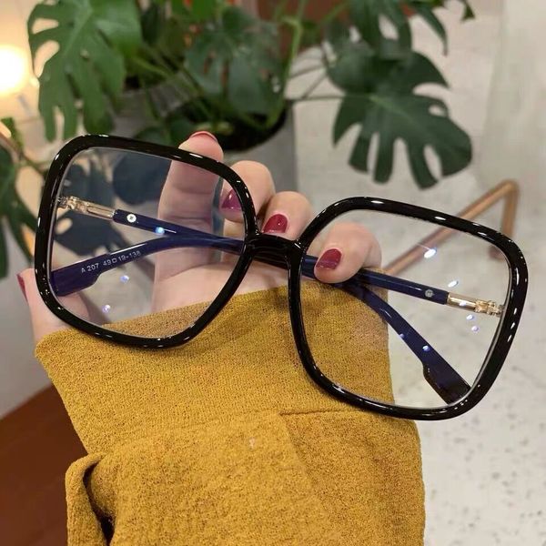 red street ssmall face finished oval sunglasses original night style fashion net radiation protection available, White;black
red street ssmall face finished oval sunglasses original night style fashion net radiation protection available, White;black