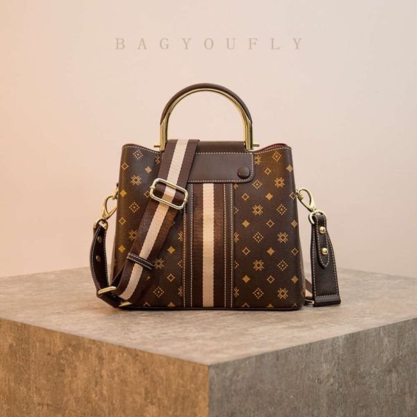 luxurys designers 2021 new versatile women's bag fashion broadband handbag foreign style
luxurys designers 2021 new versatile women's bag fashion broadband handbag foreign style