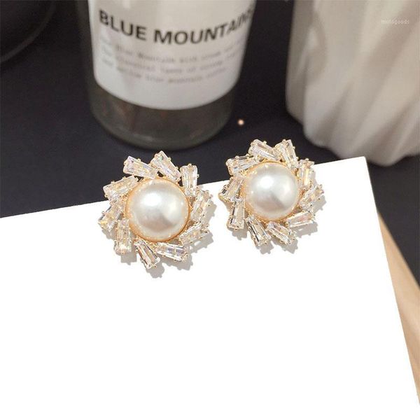 stud korean luxury pearl zircon micro-inlaid earrings for women 2021 compact exquisite lady party wedding gift1, Golden;silver
stud korean luxury pearl zircon micro-inlaid earrings for women 2021 compact exquisite lady party wedding gift1, Golden;silver