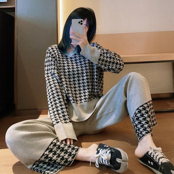 2021 new women's knitted or crocheted ensembles houndstooth low v loose knitting pullovers elastic waist leg pants 2 female ensemble c4, Gray
2021 new women's knitted or crocheted ensembles houndstooth low v loose knitting pullovers elastic waist leg pants 2 female ensemble c4, Gray