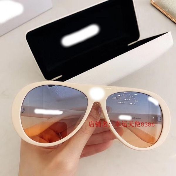 sunglasses xz700518 fashion travel plank dress up cool sun eyes 2021 european station uv protection female comfortable toad sunglasses1, White;black
sunglasses xz700518 fashion travel plank dress up cool sun eyes 2021 european station uv protection female comfortable toad sunglasses1, White;black