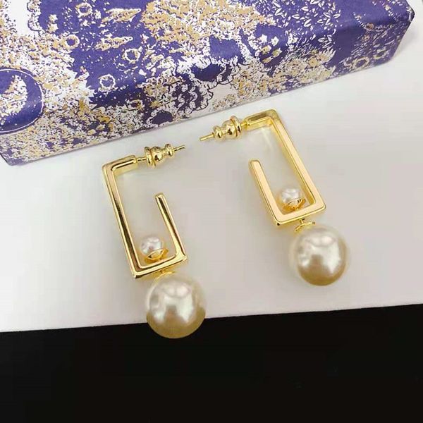 fashion square white pearl earrings d letter stud earrings jewelry suitable for ladies wedding design, Golden;silver
fashion square white pearl earrings d letter stud earrings jewelry suitable for ladies wedding design, Golden;silver
