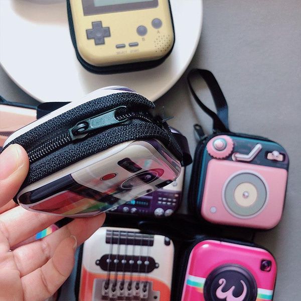 earphone coin storage bag mini key case new creative tinplate purse retro record tape luggage pattern
earphone coin storage bag mini key case new creative tinplate purse retro record tape luggage pattern