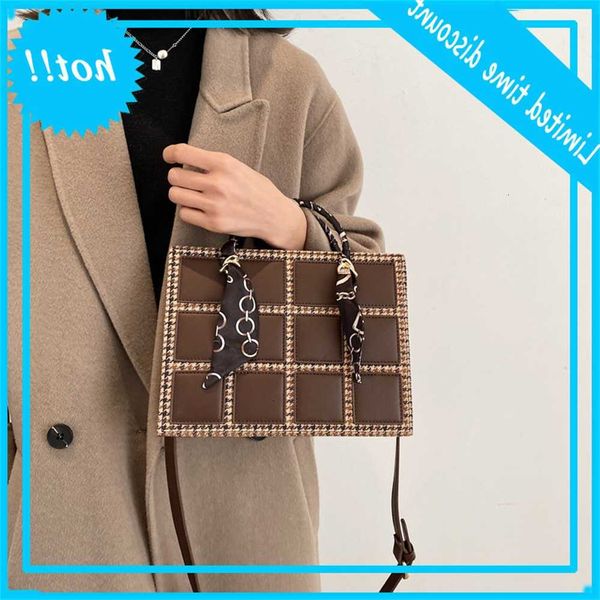 2020 new pu one shoulder messenger korean chain women's texture small square bag
2020 new pu one shoulder messenger korean chain women's texture small square bag